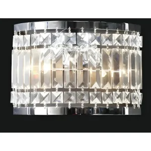 Applique Murale de Luxe en Cristal Chrome avec Détails Prismatiques Géométriques & Design Cylindrique Moderne Vue de face par Luxury Group International