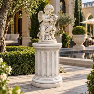 Luxus Klassisches Säulenpodest mit Gewölbten Rillen und Ringförmiger Basis – Gartendekoration Lifestyle-Ansicht von Luxury Group International