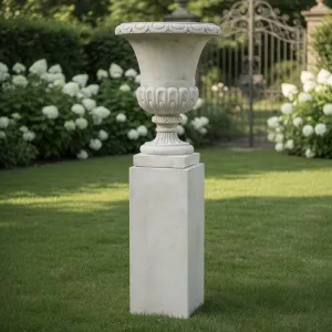 Macetero Clásico de Jardín de Lujo en Forma de Urna con Detalles en Relieve Gadrooned - Maceteros de Lujo Vista frontal por Luxury Group International