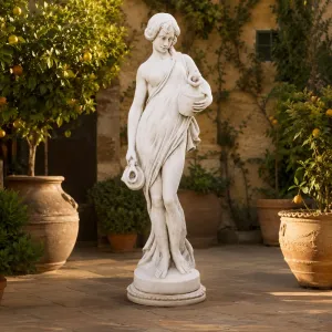 Scultura da Giardino Classica di Lusso con Portatore d'Acqua e Anfora Ornamentale - Scultura Classica di Lusso Vista lifestyle di Luxury Group International