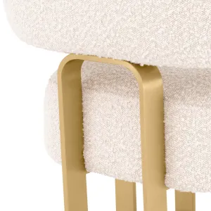 Sillón de Lujo en Bouclé Crema con Estructura Metálica Dorada - Mobiliario de Hotel de Lujo Vista detalle por Luxury Group International