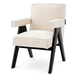 Silla de Comedor de Lujo en Bouclé Crema con Estructura y Reposabrazos de Madera Negra - Mobiliario de Hotel de Lujo Vista frontal por Luxury Group International