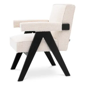 Silla de Comedor de Lujo en Bouclé Crema con Estructura y Reposabrazos de Madera Negra - Mobiliario de Hotel de Lujo Vista lateral por Luxury Group International