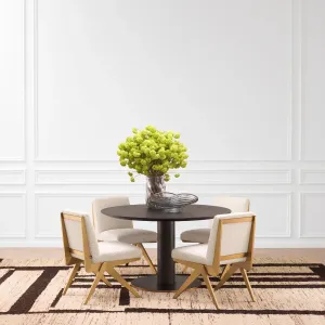 Chaise de Salle à Manger en Bouclé Crème de Luxe avec Structure Métallique Dorée - Mobilier d'Hôtel de Luxe Vue lifestyle par Luxury Group International