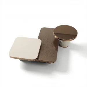 Tavolino da Caffè di Lusso a Livelli Multipli in Crema e Bronzo con Accenti Dorati - Tavolino di Lusso Vista frontale di Luxury Group International