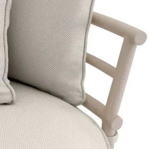 Luxuriöses cremefarbenes Daybed-Sofa mit geschwungener Form und gepolstertem Rückenlehne – Luxus-Hotelmöbel Detailansicht von Luxury Group International
