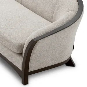Luxus Cremefarbenes Sofa mit geschwungener Form und dunklem Holzrahmen – Wohnzimmer- & Hotelausstattung – Luxusmöbel Detailansicht von Luxury Group International
