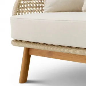 Luxus Creme Rattan Sofa mit Naturholzrahmen & Kissen – Luxus Hotelmöbel Detailansicht von Luxury Group International