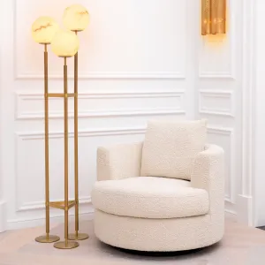 Luxuriöser, runder Drehsessel in Creme mit separatem Rückenkissen – Ø 95 cm – Luxuriöse Hotelmöbel Lifestyle-Ansicht von Luxury Group International