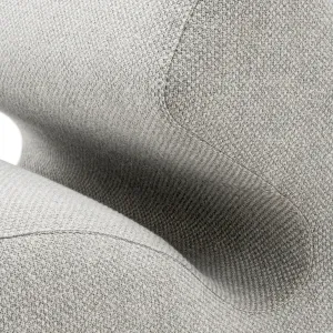 Sillón escultural de lujo en color crema con base de oro cepillado - Sillón de lujo Vista detalle por Luxury Group International