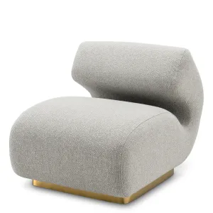 Sillón escultural de lujo en color crema con base de oro cepillado - Sillón de lujo Vista frontal por Luxury Group International