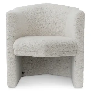 Sillón escultural de lujo con tejido de textura cremosa y respaldo curvo - Sillón de lujo Vista frontal por Luxury Group International