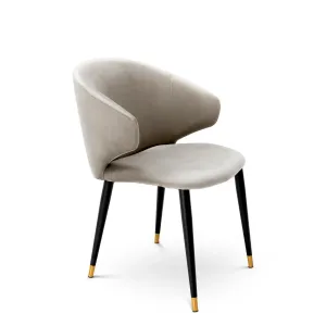 Silla de Comedor Tapizada en Crema de Lujo con Patas Negras y Detalles Dorados - Mobiliario de Hotel de Lujo Vista lateral por Luxury Group International