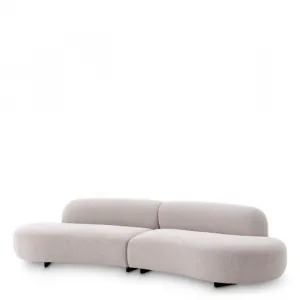 Luxus Geschwungenes Beiges Sofa mit Skulpturalem Polsterdesign – Luxus Hotelmöbel Vorderansicht von Luxury Group International