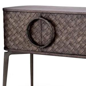 Luxuriöses dunkelbraunes Sideboard mit gewebter Front, runden Griffen & Metallbeinen – Luxus Hotelmöbel Detailansicht von Luxury Group International