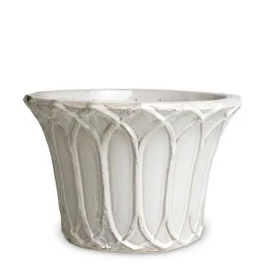 Set de Maceteros Decorativos de Lujo con Diseño en Relieve de Arco Gótico Escultural Vista frontal por Luxury Group International
