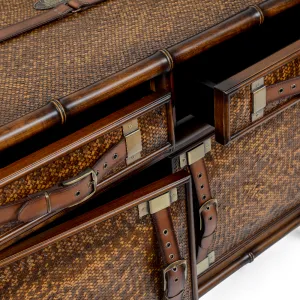 Luxus Designer Leder-Sideboard mit Messing-Schnallen-Details – Doppel-Schubladen & Aufbewahrungspanels Detailansicht von Luxury Group International