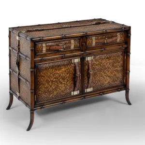 Luxus Designer Leder-Sideboard mit Messing-Schnallen-Details – Doppel-Schubladen & Aufbewahrungspanels Vorderansicht von Luxury Group International