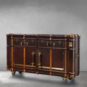Luxus Designer Leder-Sideboard mit Messing-Koffer-Details – Doppel-Schubladen & Aufbewahrungspanels Vorderansicht von Luxury Group International