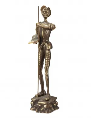Escultura de Bronce de Lujo de Don Quijote con Lanza sobre Base Rocosa Vista frontal por Luxury Group International