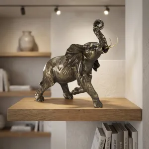 Sculpture en bronze d'éléphant de luxe avec trompe levée finition dorée Vue lifestyle par Luxury Group International
