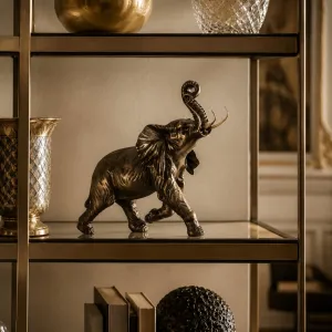 Sculpture en bronze d'éléphant de luxe avec trompe levée finition dorée Vue lifestyle par Luxury Group International