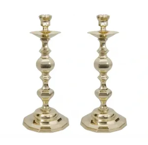 Par de Candelabros de Bronce con Fuste Facetado y Bandejas Anchas para Cera por Luxury Group International
