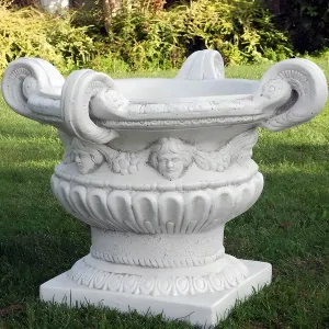 Jardinera de Urna de Lujo con Cuatro Asas y Relieve de Rostro Esculpido - Maceteros de Lujo Vista frontal por Luxury Group International