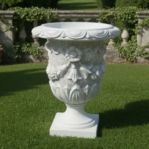 Jardinière de Jardin de Luxe en Urne avec Guirlande Drapée et Relief Rosace Florale - Jardinières de Luxe Vue lifestyle par Luxury Group International
