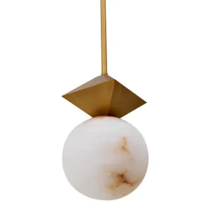 Lampada a Sospensione di Lusso con Globo Geometrico in Alabastro e Finitura in Ottone Spazzolato Vista frontale di Luxury Group International