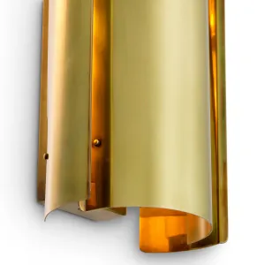 Luxus Goldene Röhren-Wandleuchte mit Skulpturaler Messing-Oberfläche Detailansicht von Luxury Group International