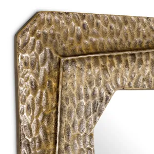 Specchio da parete di lusso “Golden Square” con cornice dalla texture martellata – 100 cm - Arredamento di lusso per hotel Vista dettaglio di Luxury Group International