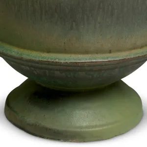 Macetero de Jardín de Pedestal con Pátina Verde de Lujo y Diseño de Borde en Capas Vista detalle por Luxury Group International