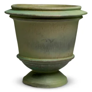 Macetero de Jardín de Pedestal con Pátina Verde de Lujo y Diseño de Borde en Capas Vista frontal por Luxury Group International