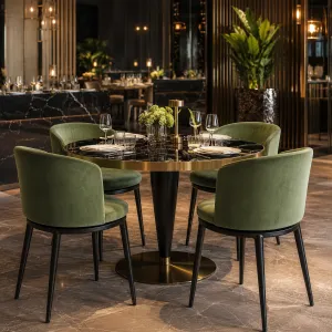 Juego de 2 Sillas de Comedor Tapizadas en Verde de Lujo con Patas de Metal Negro - Mobiliario de Hotel de Lujo Vista lifestyle por Luxury Group International
