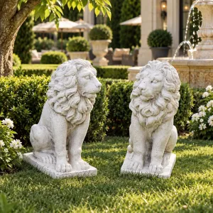 Scultura di Coppia di Leoni Guardiani di Lusso con Criniere Fluttuanti Rifinite a Mano - Scultura Classica di Lusso Vista lifestyle di Luxury Group International