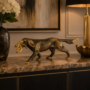 Escultura de Bronce de Perro de Caza de Lujo con Ave de Caza en Dos Acabados Vista lifestyle por Luxury Group International