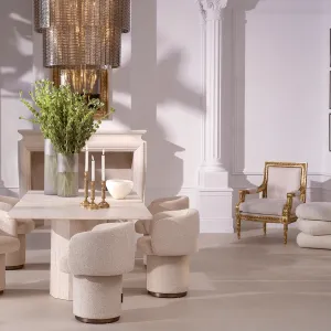 Luxus Elfenbein Gestufter Hocker mit Skulpturalem Polsterdesign – Luxus Hotelmöbel Lifestyle-Ansicht von Luxury Group International