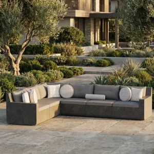Divano Angolare a L di Lusso in Cemento Carbone e Grigio con Rivestimento Testurizzato - Mobili da Esterno Vista lifestyle di Luxury Group International