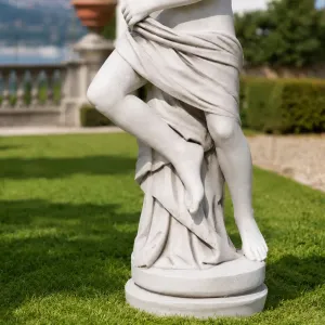 Sculpture de Jardin de Jeune Fille de Luxe avec Bassin en Coquillage et Drapé Flottant - Sculpture Classique de Luxe Vue détaillée par Luxury Group International