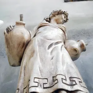 Statue de Jardin Classique en Marbre de Luxe avec Urnes Décoratives - Sculpture Classique de Luxe Vue détaillée par Luxury Group International