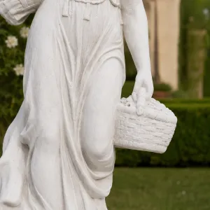 Scultura da Giardino di Lusso in Marmo con Figura Femminile e Cesto Ornamentale - Scultura Classica di Lusso Vista dettaglio di Luxury Group International