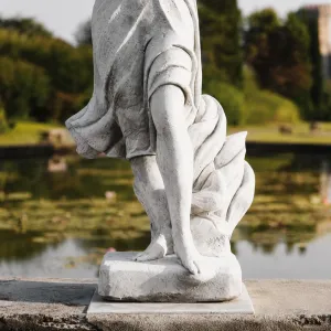 Scultura da Giardino di Lusso in Marmo con Signora e Bouquet Floreale - Scultura Classica di Lusso Vista dettaglio di Luxury Group International