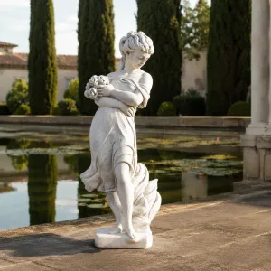 Scultura da Giardino di Lusso in Marmo con Signora e Bouquet Floreale - Scultura Classica di Lusso Vista lifestyle di Luxury Group International