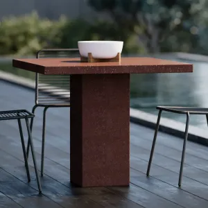 Mesa Pedestal Cuadrada de Concreto Granate de Lujo para Espacios Interiores y Exteriores Vista lifestyle por Luxury Group International