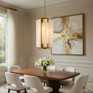 Lampada a Sospensione Moderna di Lusso in Ottone – Lampada da Soffitto Geometrica con Vetro Satinato Vista lifestyle di Luxury Group International