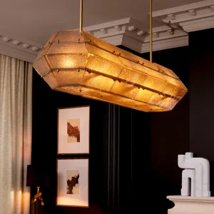 Lampadario a Sospensione Rettangolare in Vetro Moderno di Lusso – Illuminazione Elegante Oro per Interni Contemporanei Vista lifestyle di Luxury Group International