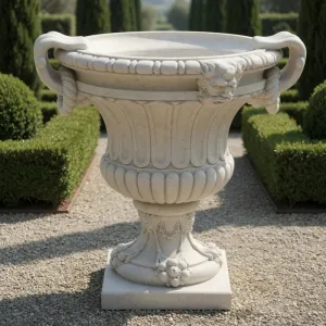 Jardinera Monumental de Lujo en Forma de Urna con Máscaras de Cabeza de León y Asas en Espiral - Maceteros de Lujo Vista frontal por Luxury Group International