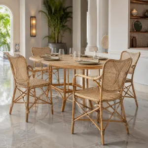 Luxuriöser Esszimmer-Sessel aus natürlichem Rattan mit geflochtenem Rückenlehne – Luxus Hotelmöbel Lifestyle-Ansicht von Luxury Group International