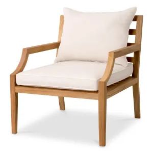 Luxuriöser Outdoor-Sessel aus natürlichem Teakholz mit cremefarbenen Kissen – 69 cm – Luxus-Hotelmöbel Vorderansicht von Luxury Group International